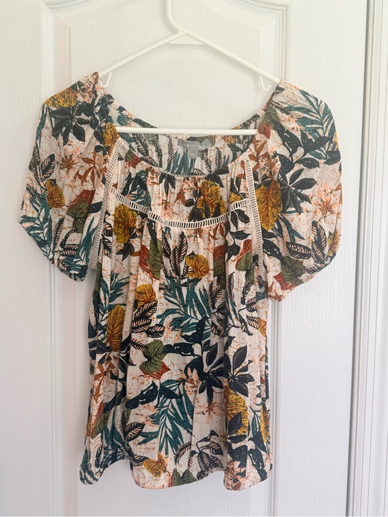 Daniel Rainn Tops - Daniel Rainn Cream Floral Short Sleeve Peasant Top